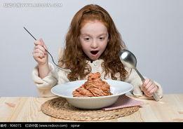 拿叉子的女孩,探寻餐桌上的优雅与故事